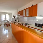 Jasmine ביוגראד נה מורו