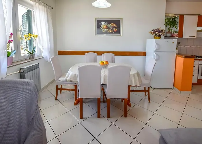 Jasmine Biograd na Moru